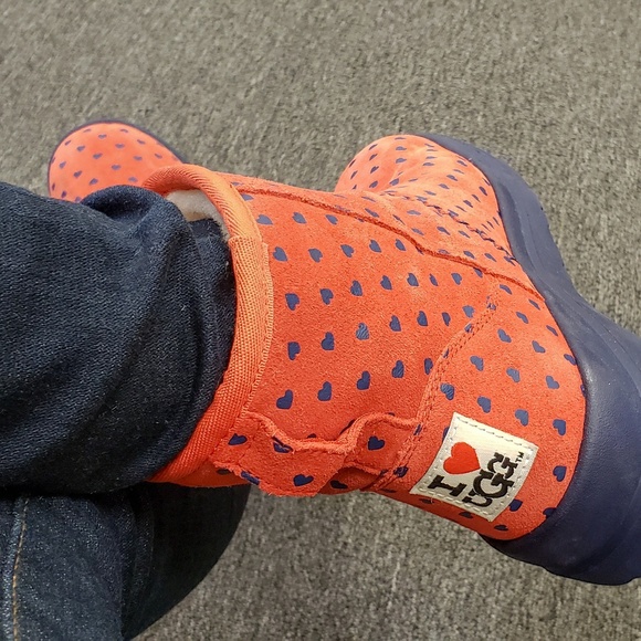 UGG boots orange-red heart. Women size 7 - Picture 7 of 8